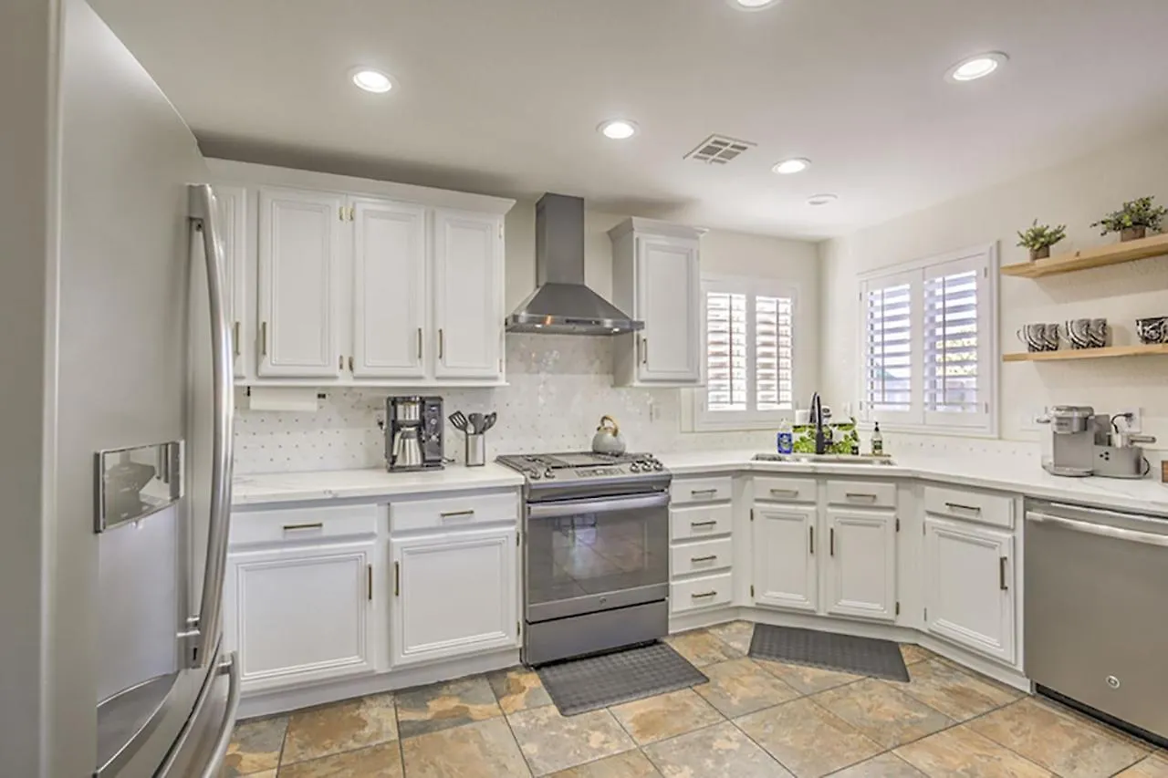 Buddha Gem, Central 6 Bed Room Luxury Home With Pool Hot Tub Game Room And Much More Las Vegas Holiday home