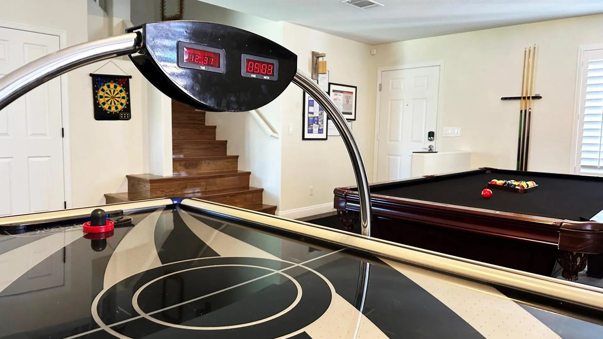 Buddha Gem, Central 6 Bed Room Luxury Home With Pool Hot Tub Game Room And Much More Las Vegas Holiday home