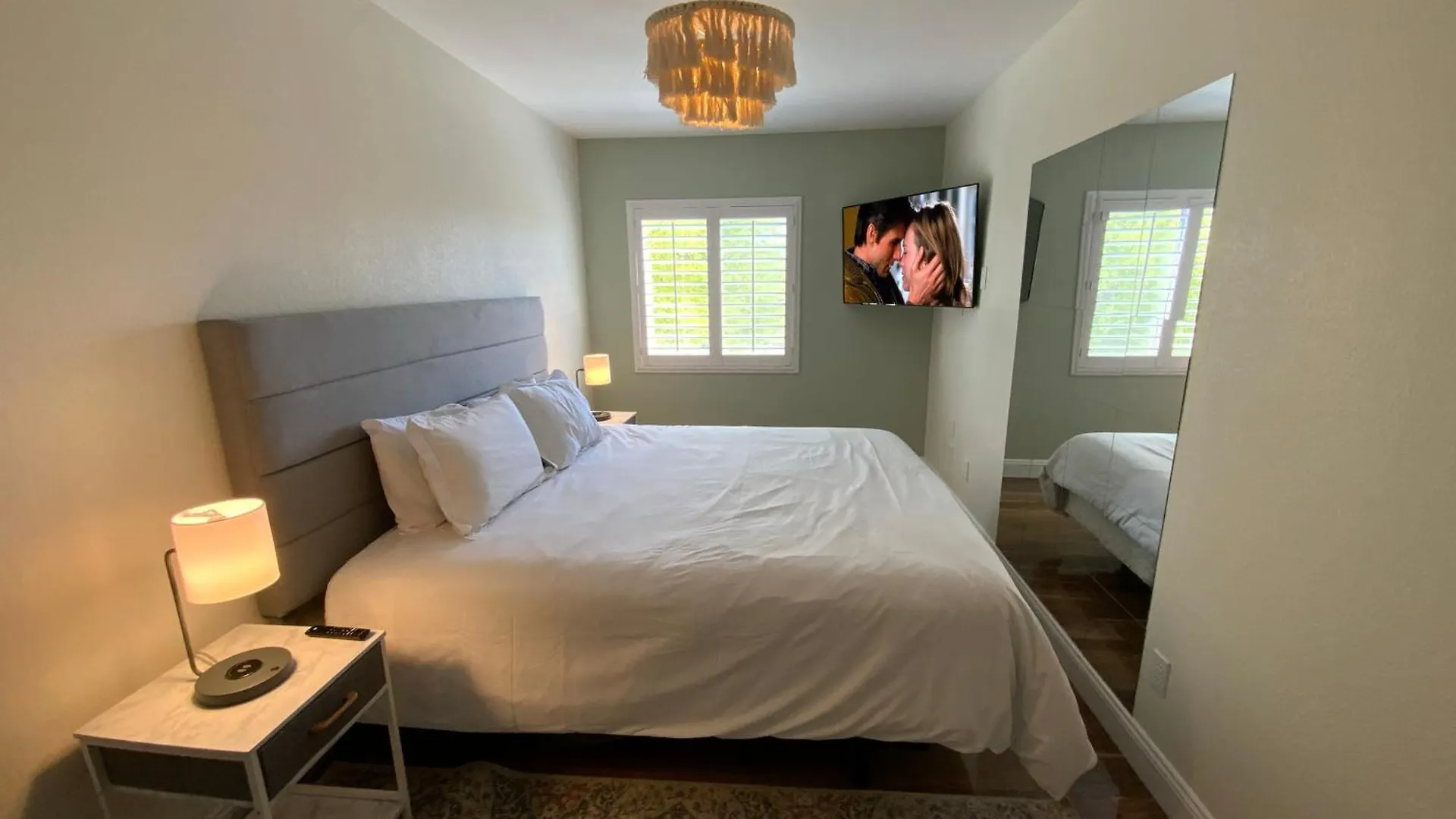 Holiday home Buddha Gem, Central 6 Bed Room Luxury Home With Pool Hot Tub Game Room And Much More Las Vegas