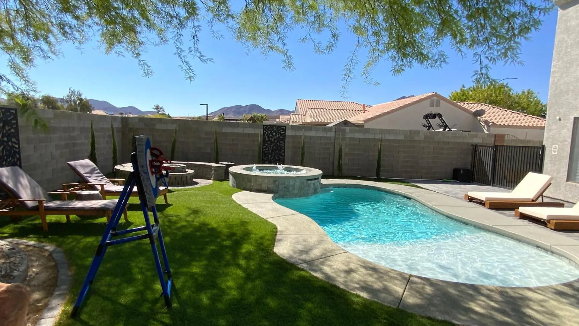 Holiday home Buddha Gem, Central 6 Bed Room Luxury Home With Pool Hot Tub Game Room And Much More Las Vegas