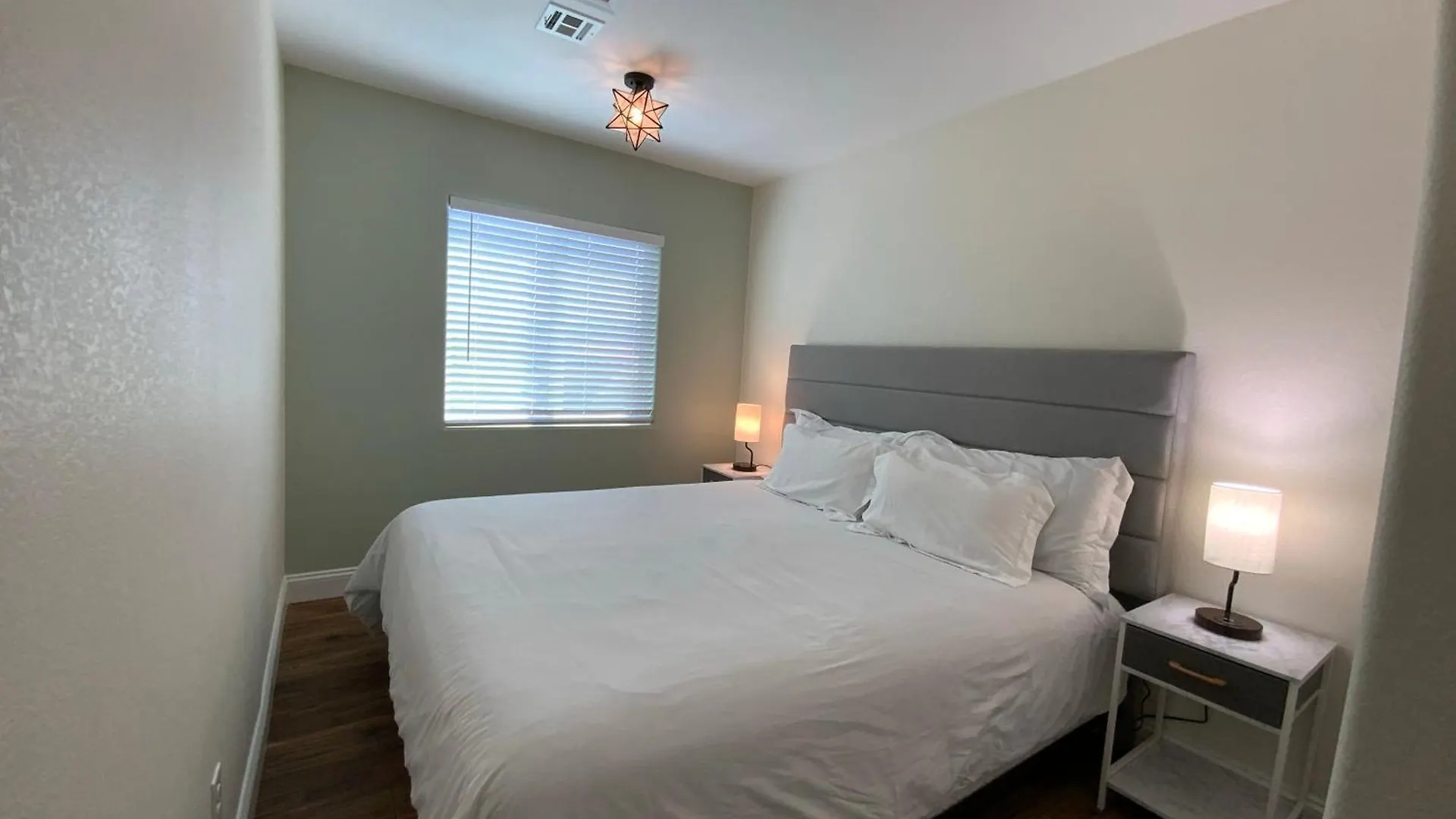 Buddha Gem, Central 6 Bed Room Luxury Home With Pool Hot Tub Game Room And Much More Las Vegas United States