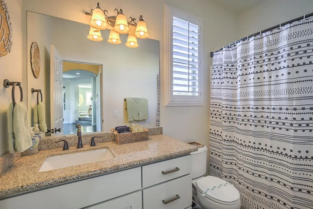 Buddha Gem, Central 6 Bed Room Luxury Home With Pool Hot Tub Game Room And Much More Las Vegas Holiday home