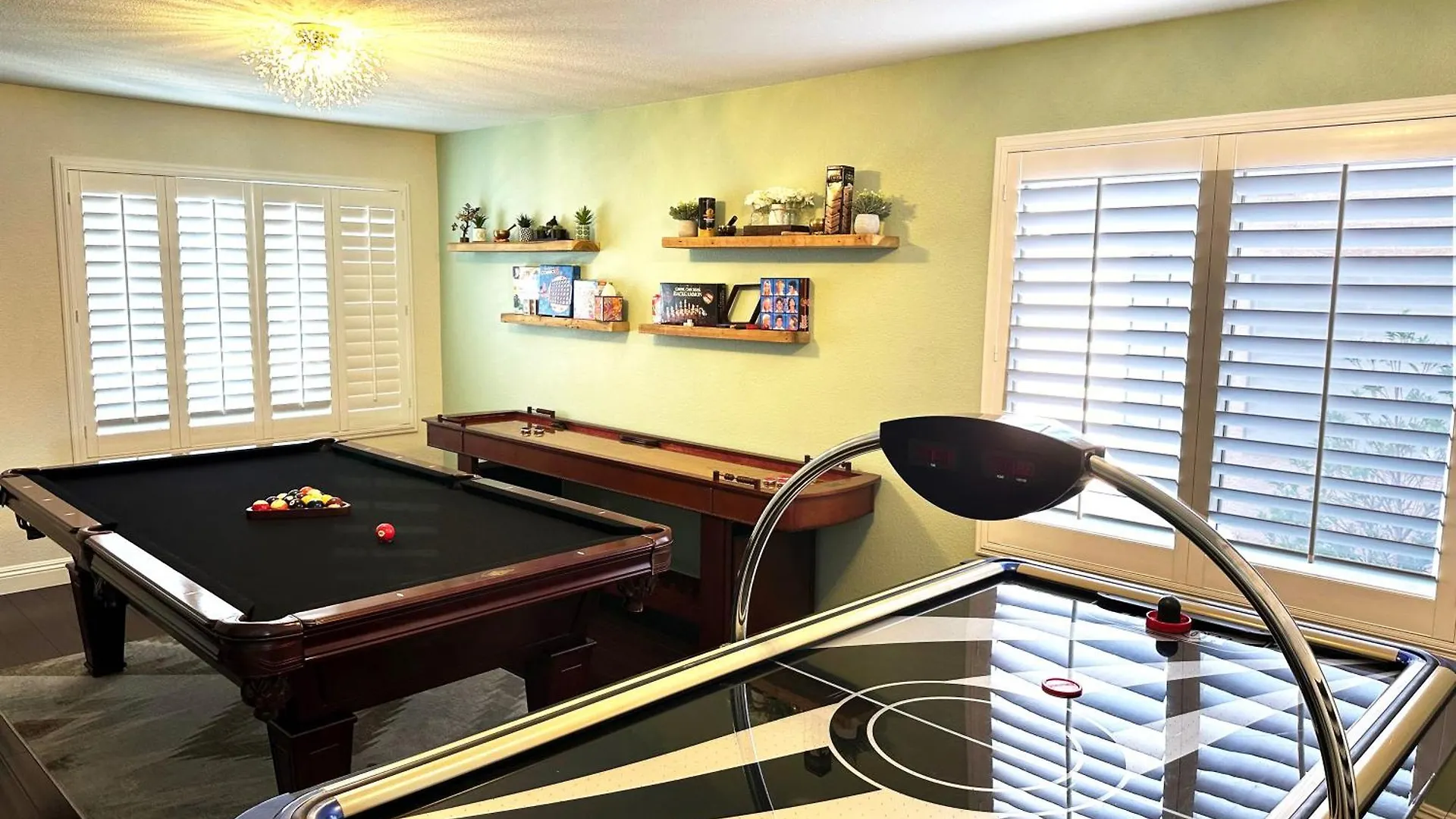 Buddha Gem, Central 6 Bed Room Luxury Home With Pool Hot Tub Game Room And Much More Las Vegas